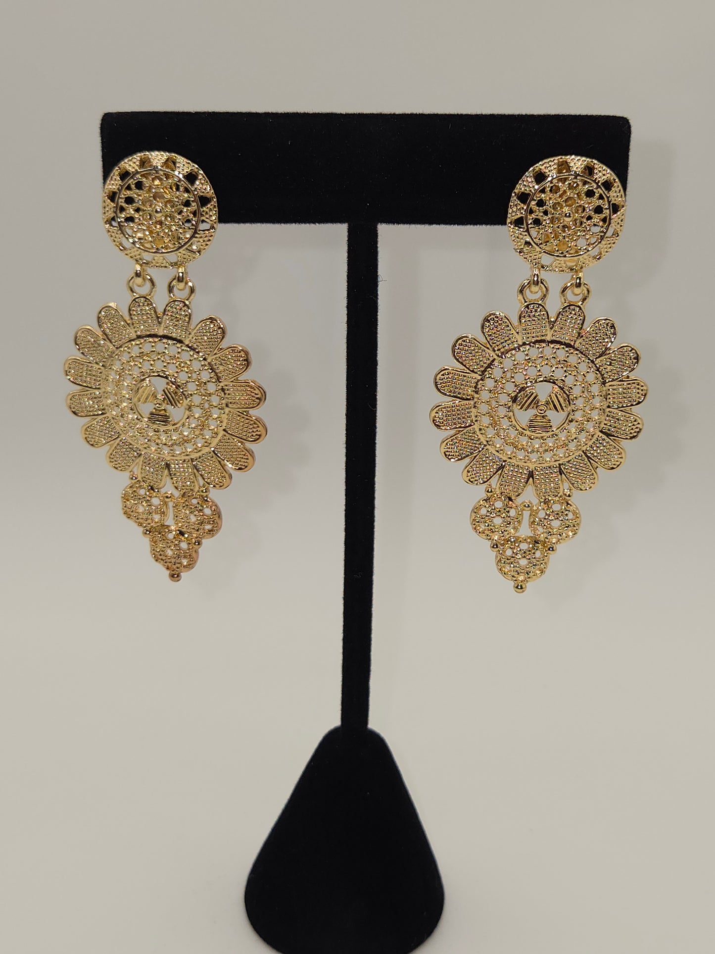 Petalgild Radiance Gold Clip-on Earrings